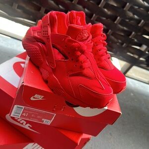 NIKE HUARACHE RUN (GS) 💋🌹❣️‼️🎁📌♥️👺